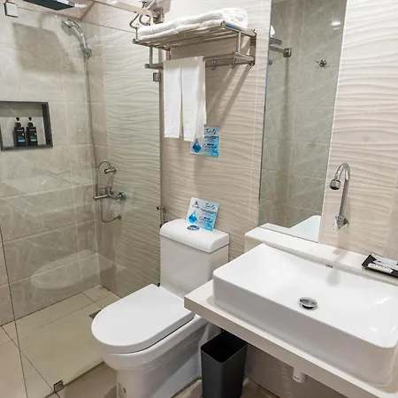 Kuadro Hotel & Suites